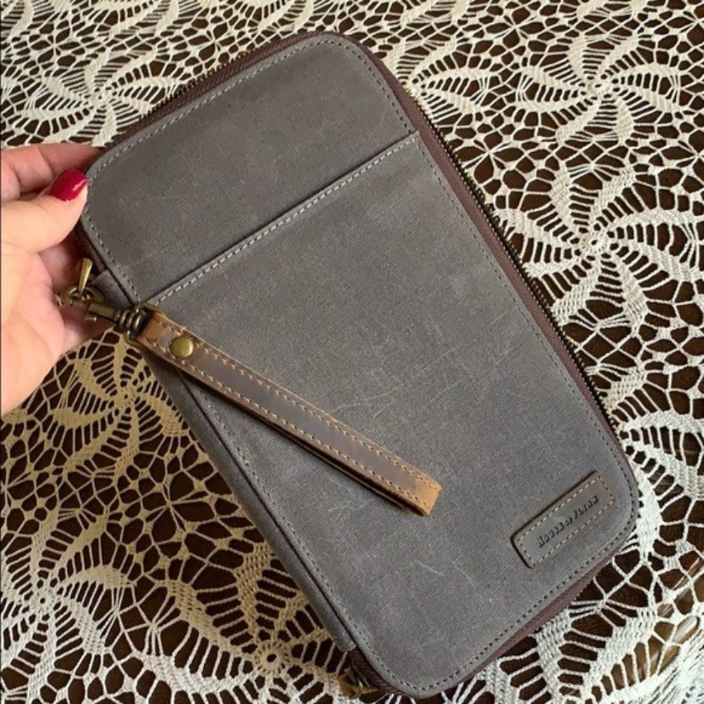 House of Flynn Travel Wallet